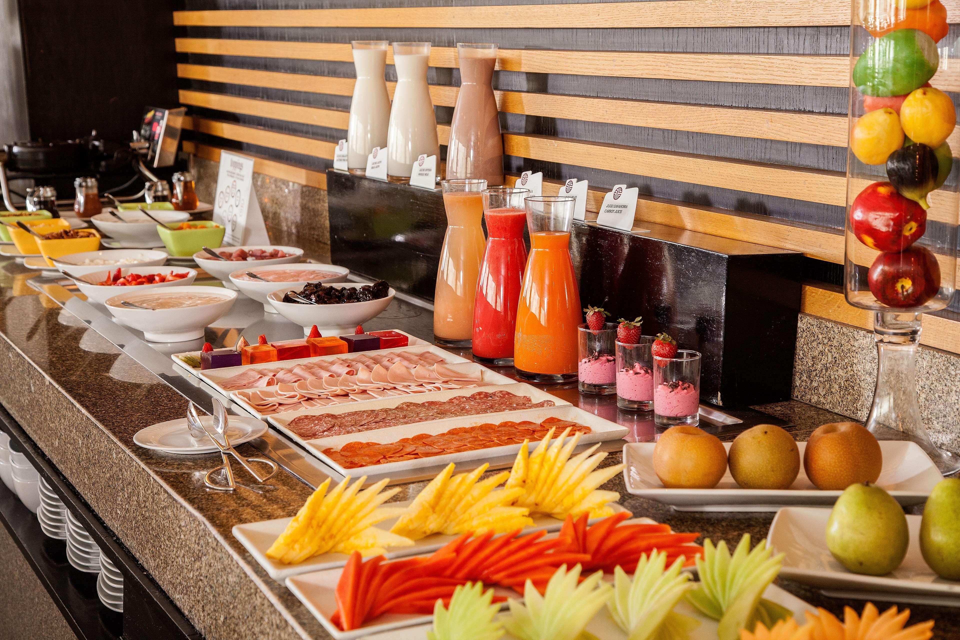 Nh Collection Mexico City Santa Fe Экстерьер фото A buffet at a hotel