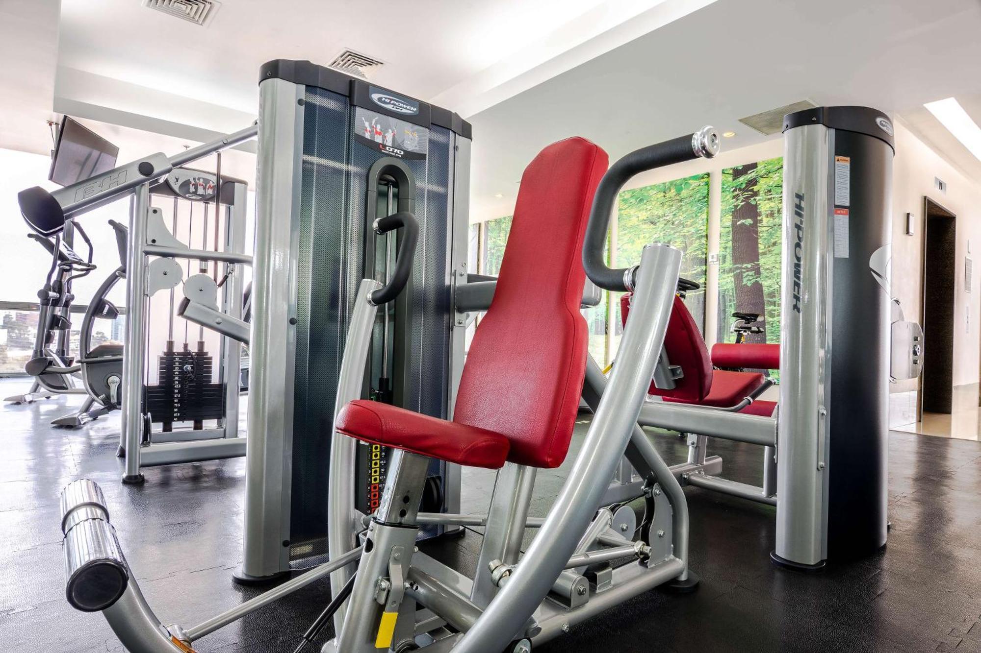 Nh Collection Mexico City Santa Fe Экстерьер фото A leg press machine