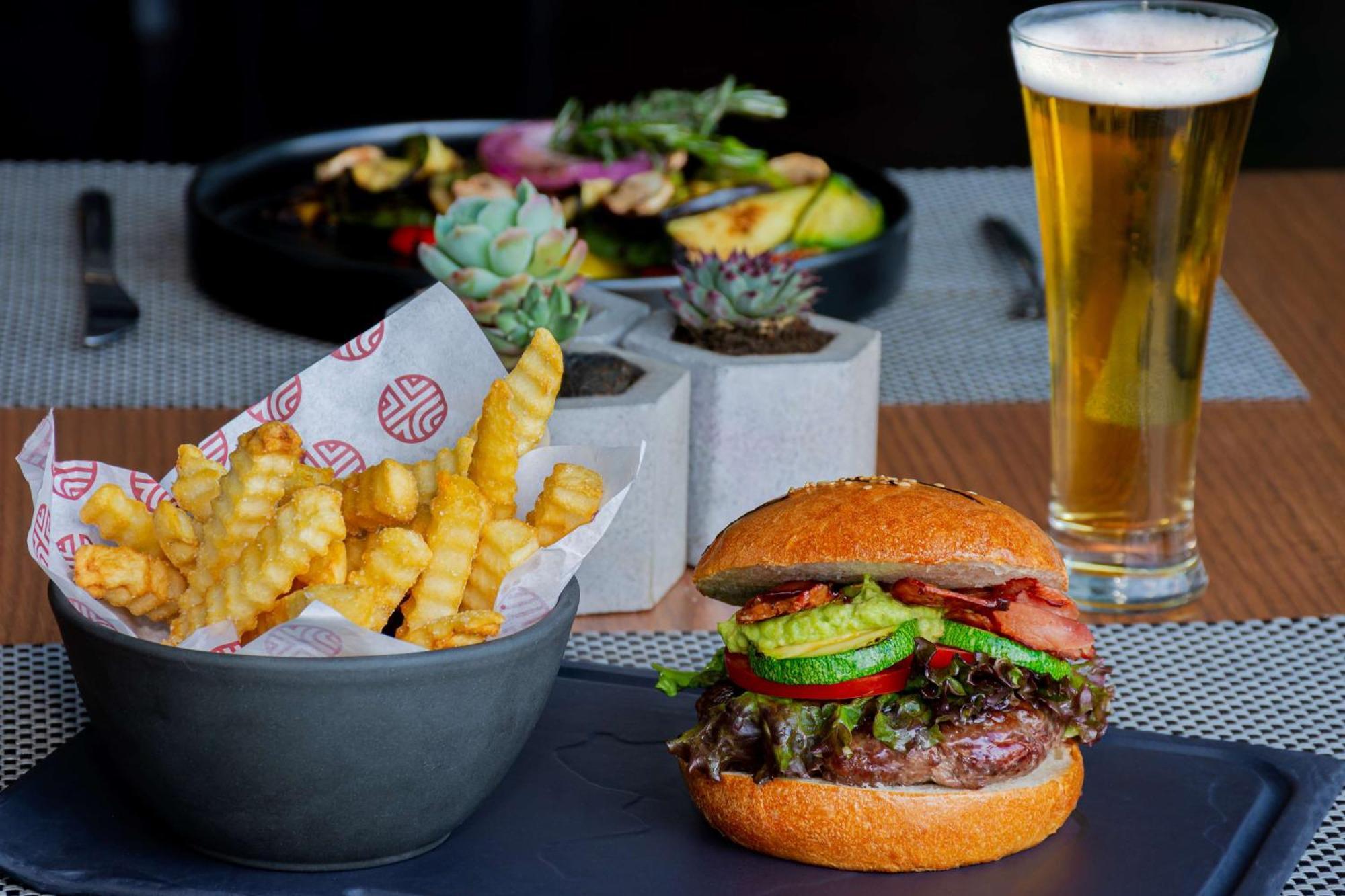 Nh Collection Mexico City Santa Fe Экстерьер фото Burger and fries