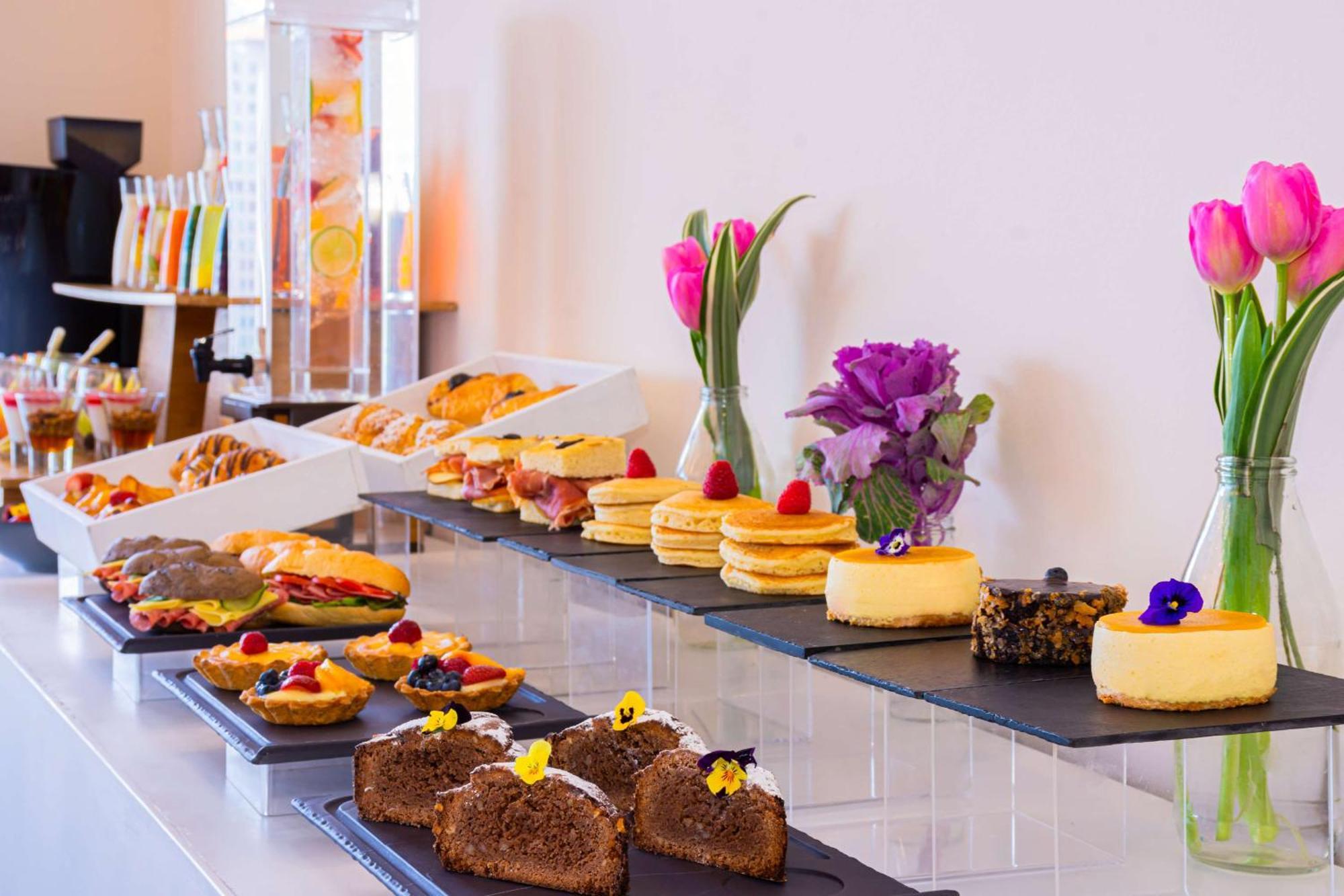 Nh Collection Mexico City Santa Fe Экстерьер фото A buffet at a hotel